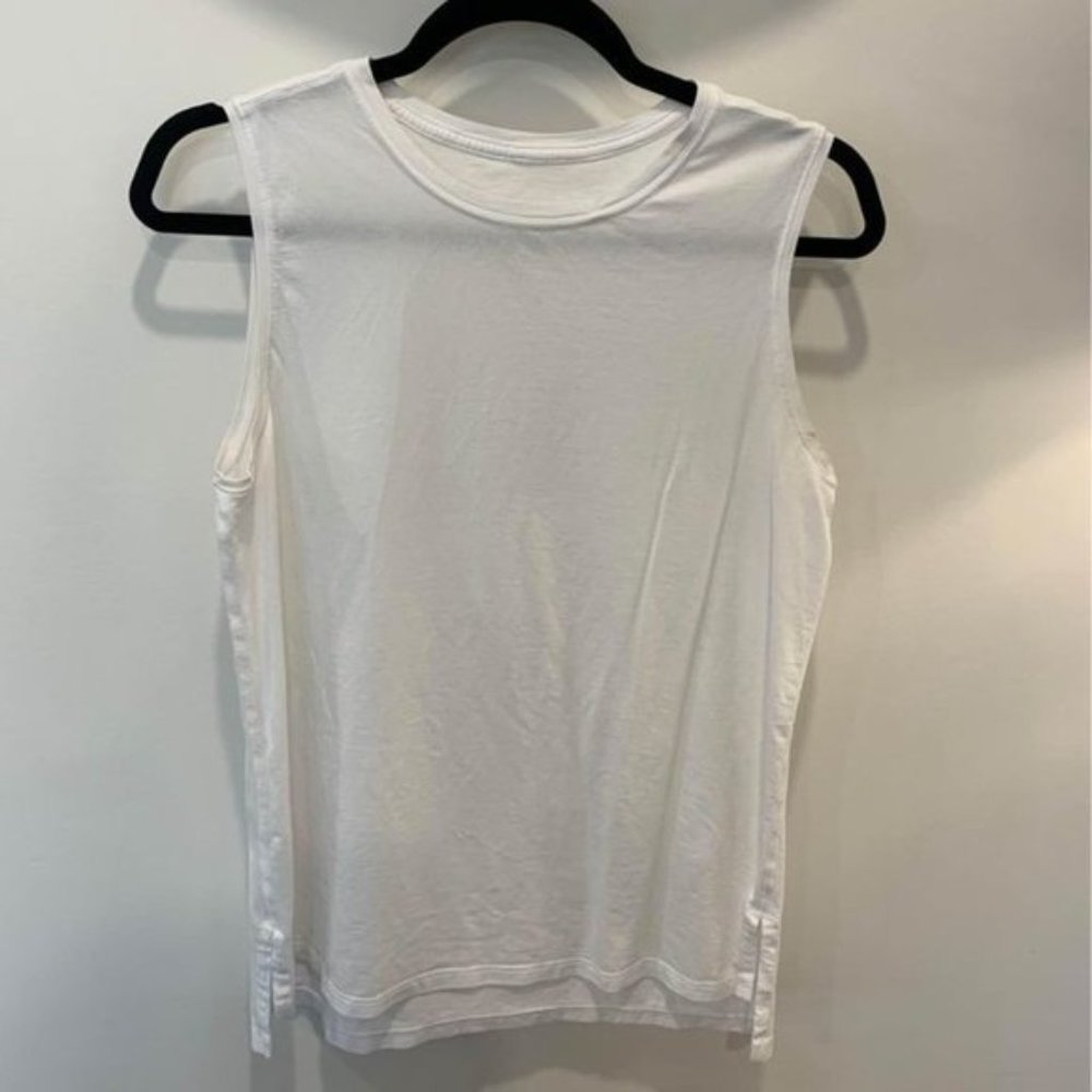 Lululemon lightweight white tank top. Crew neck. Size 6. Hem notch.